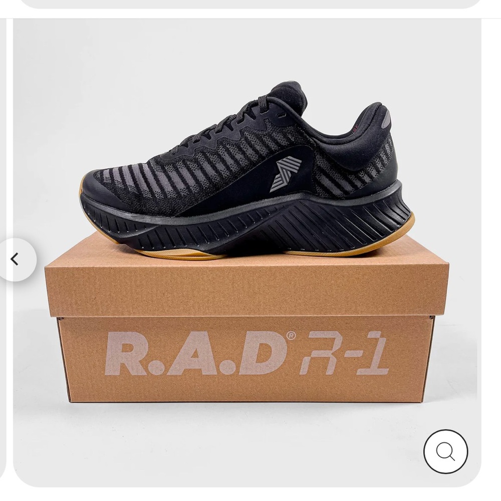 RAD R-1 SNEAKERS— BLACK— SIZE 8– NIB